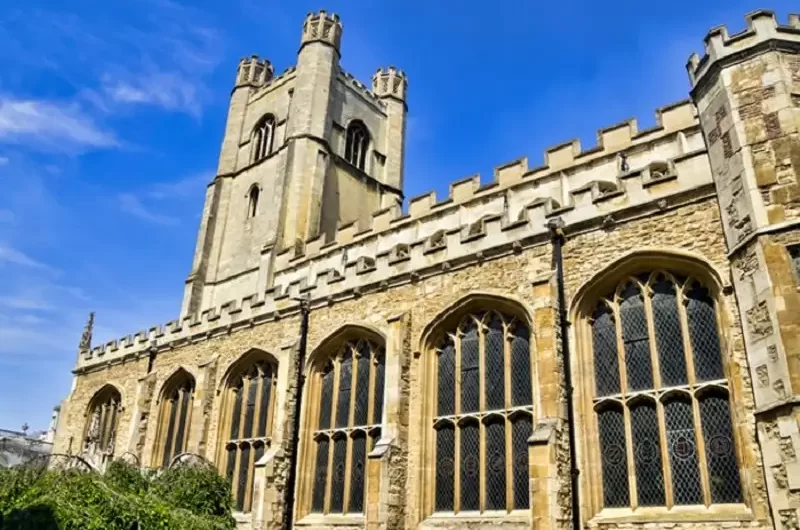 Great-St.-Marys-Church-and-the-Round-Church-800x530